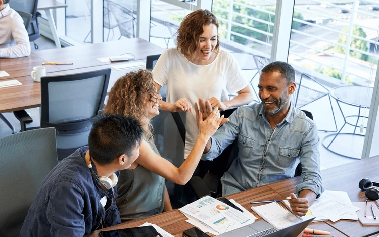Fotografia partnership tra w.academy e Gruppo Ferretti per la formazione di giovani professionisti della nautica nei cantieri italiani