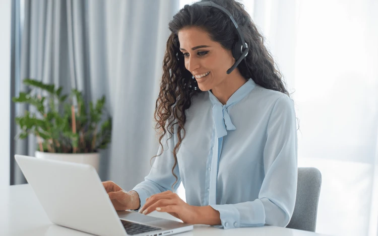 Fotografia specialista del Mondo Hosting: nuova figura professionale formata da w.academy per il settore digitale, con 600 ore di formazione e inserimento lavorativo
