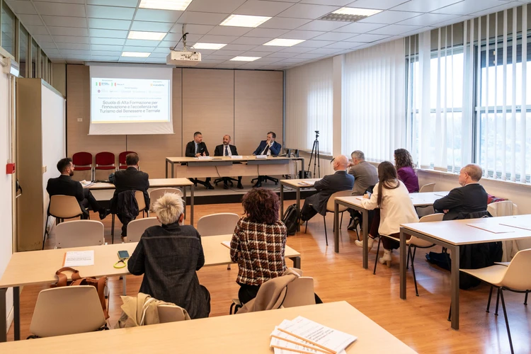 conferenza stampa scuola turismo