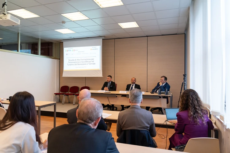 conferenza stampa scuola turismo