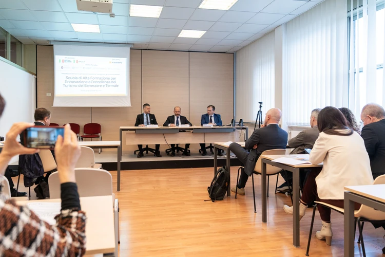 conferenza stampa scuola turismo